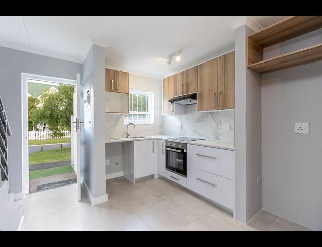 2 BEDROOM SECTIONAL TITLE TO LET IN RONDEBOSCH